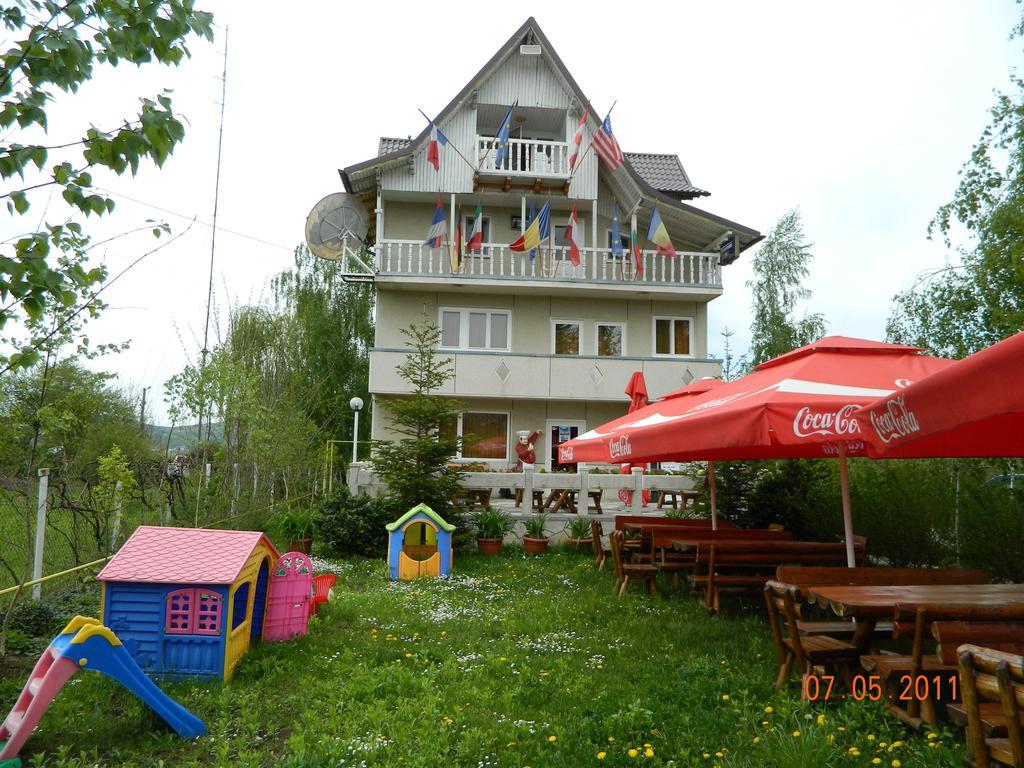 Vila Tom Cris Câmpina Exterior photo